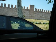 Vojenská pevnost v Cittadelle-pohled z auta